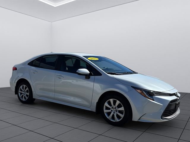 Used 2025 Toyota Corolla LE image 8
