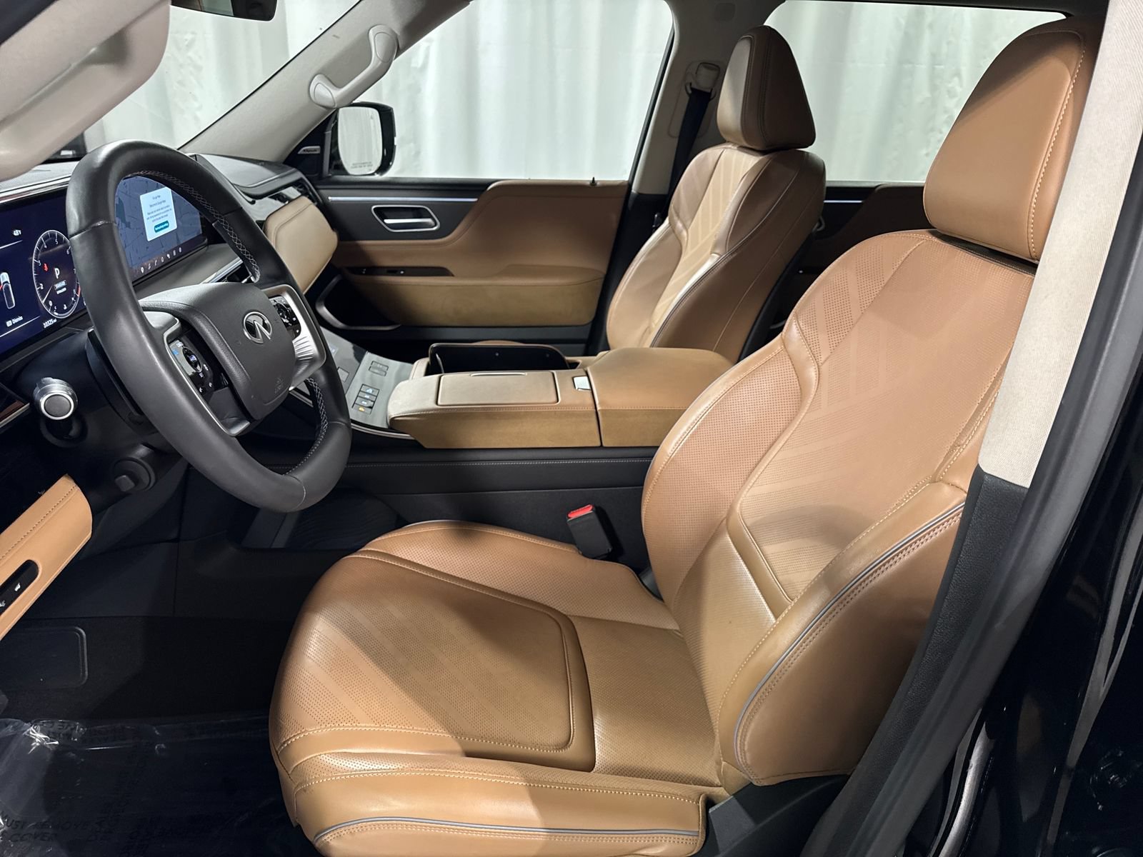 Certified 2025 INFINITI QX80 Luxe AWD/4WD image 3
