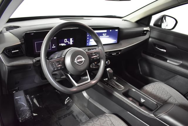 Certified 2025 Nissan Kicks SV AWD/4WD image 12