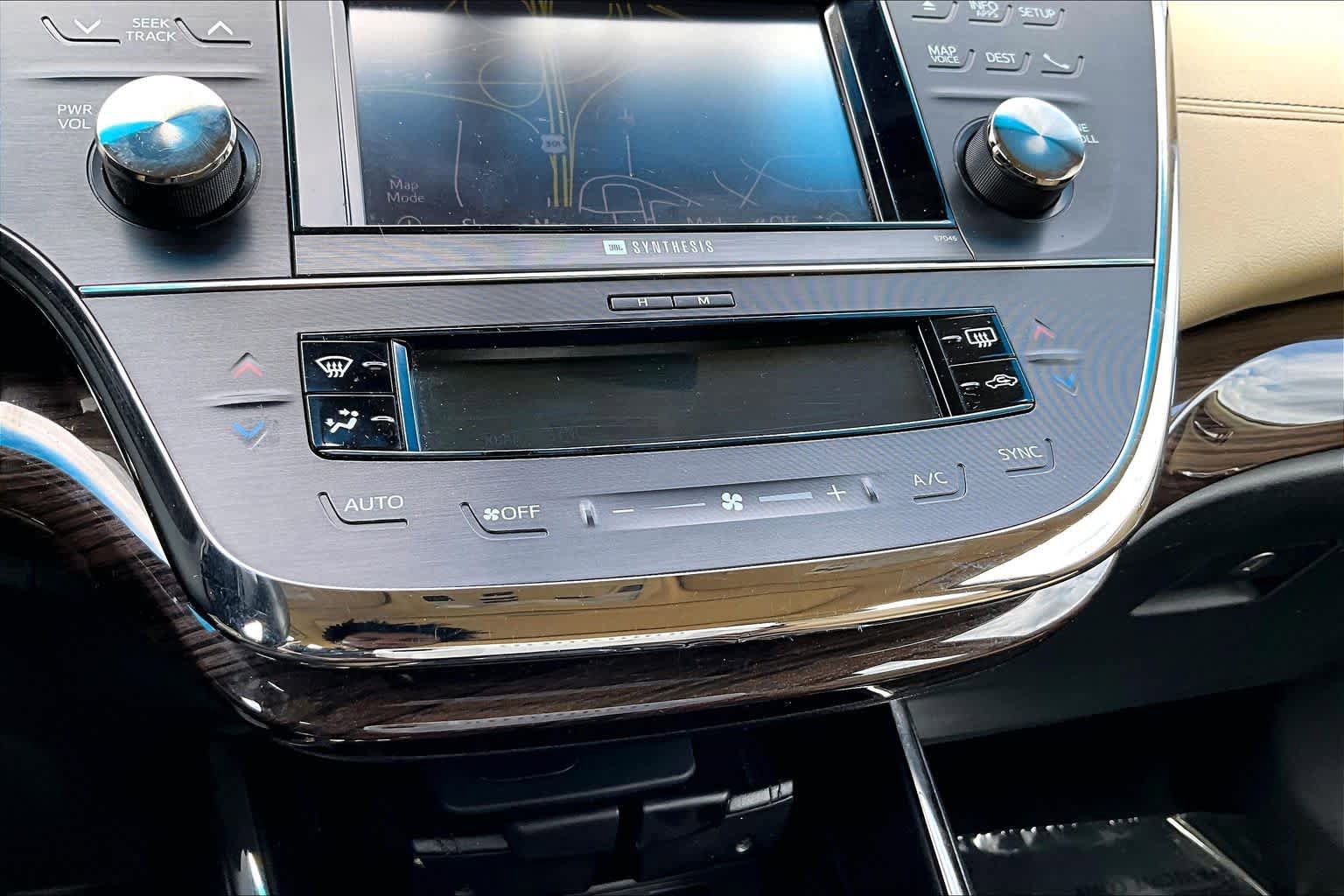 Used 2013 Toyota Avalon Limited w/ Technology Pkg FWD image 35