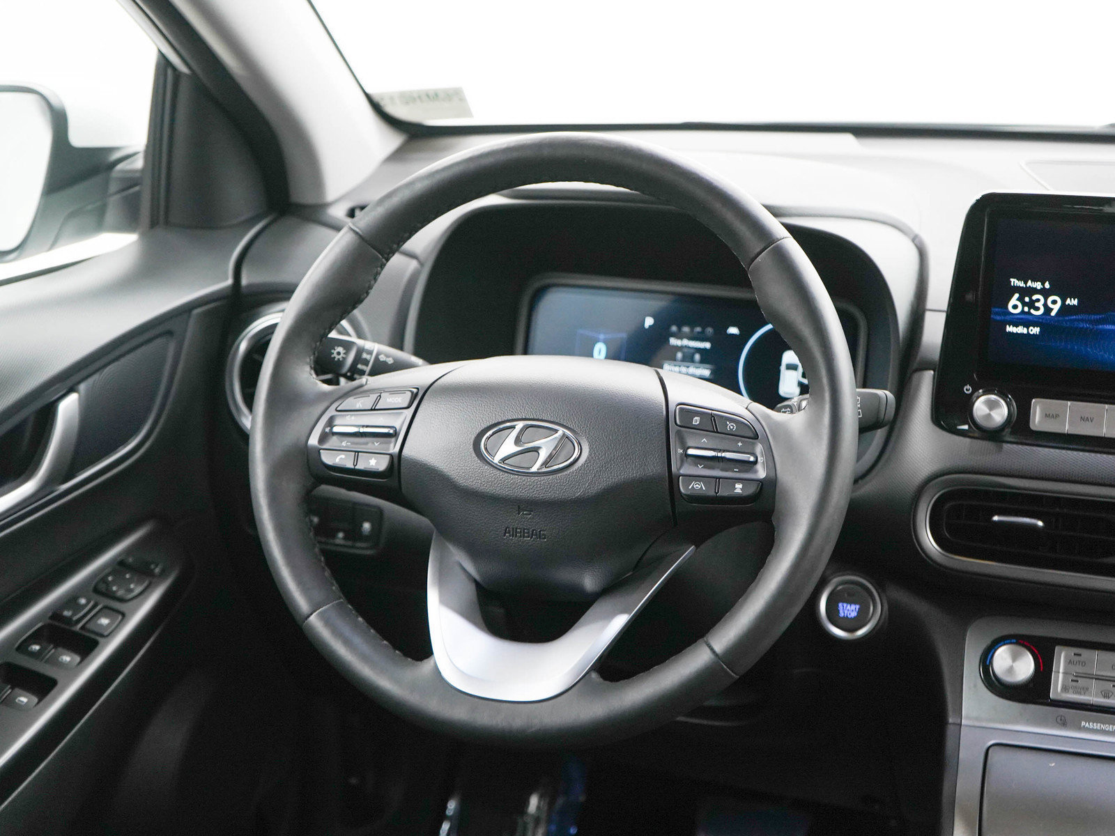 Certified 2023 Hyundai Kona Limited w/ Cargo Package FWD image 15