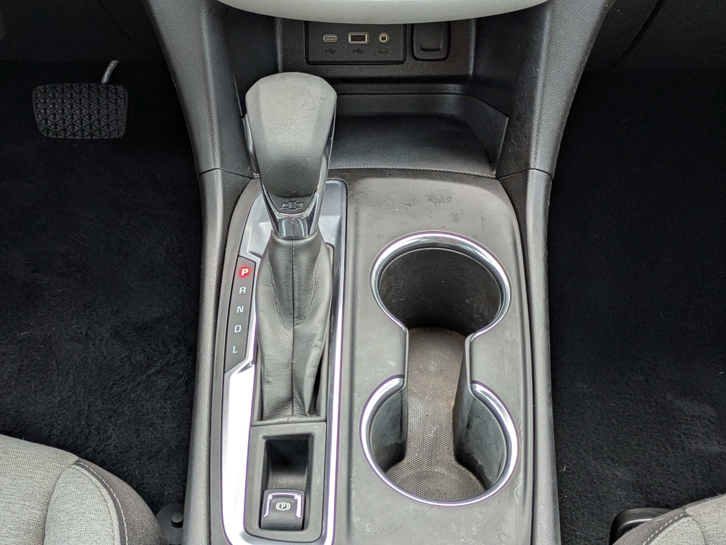 Used 2022 Chevrolet Equinox LS w/ LPO, Floor Liner Package FWD image 21