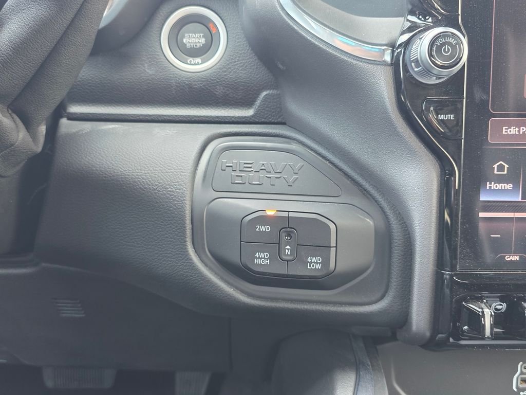New 2026 RAM 2500 Laramie AWD/4WD image 18