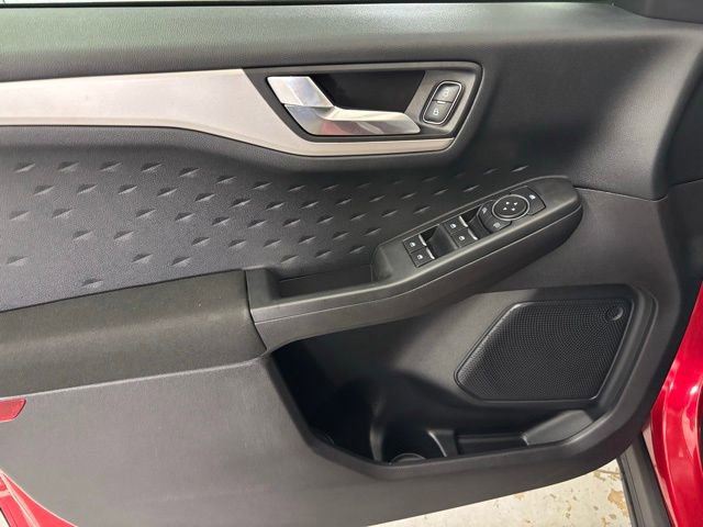 Used 2020 Ford Escape SE image 10
