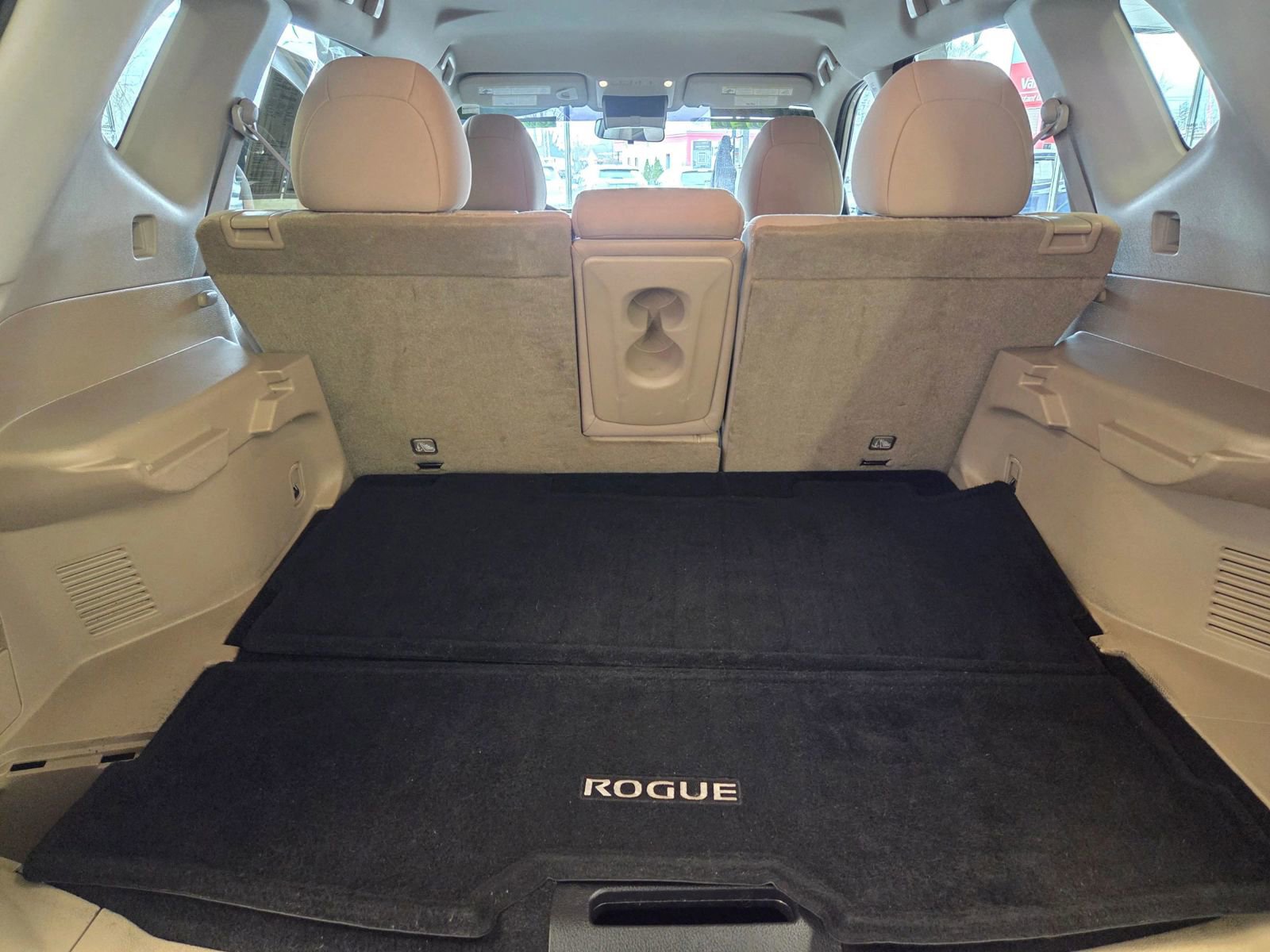 Used 2017 Nissan Rogue SV w/ SV Premium Package image 44