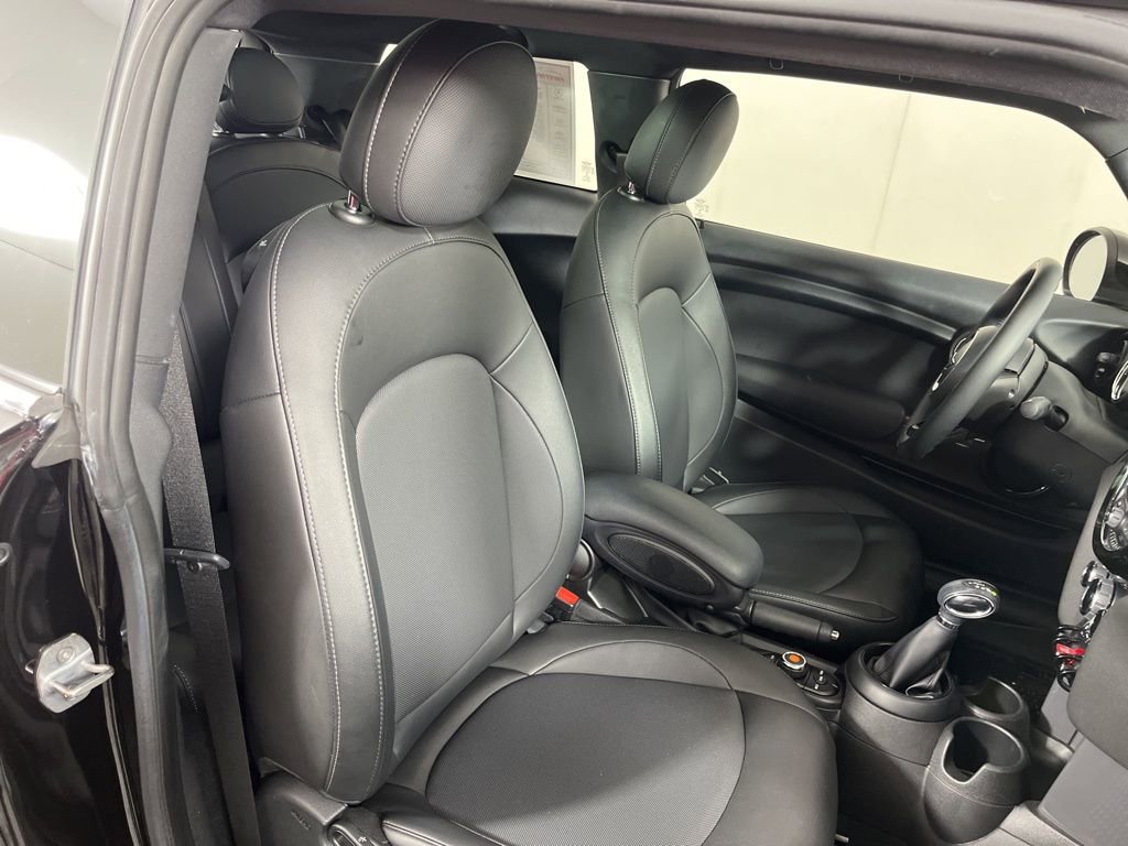 Used 2019 MINI Cooper 2-Door Hardtop image 8