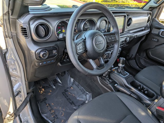 Used 2023 Jeep Wrangler Unlimited w/ Sun & Screen Package image 10