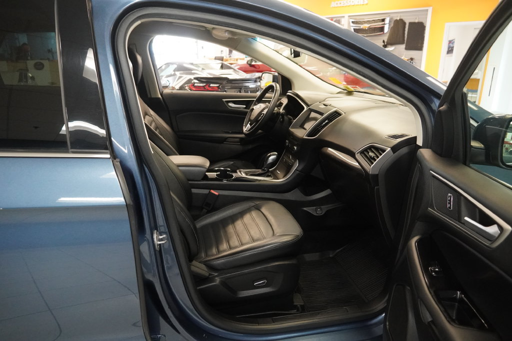 Used 2018 Ford Edge SEL w/ Equipment Group 201A AWD/4WD image 24