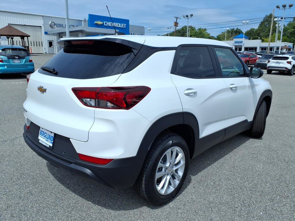 New 2026 Chevrolet TrailBlazer LS w/ LS Convenience Package FWD image 4