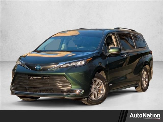 Used 2021 Toyota Sienna XLE image 1