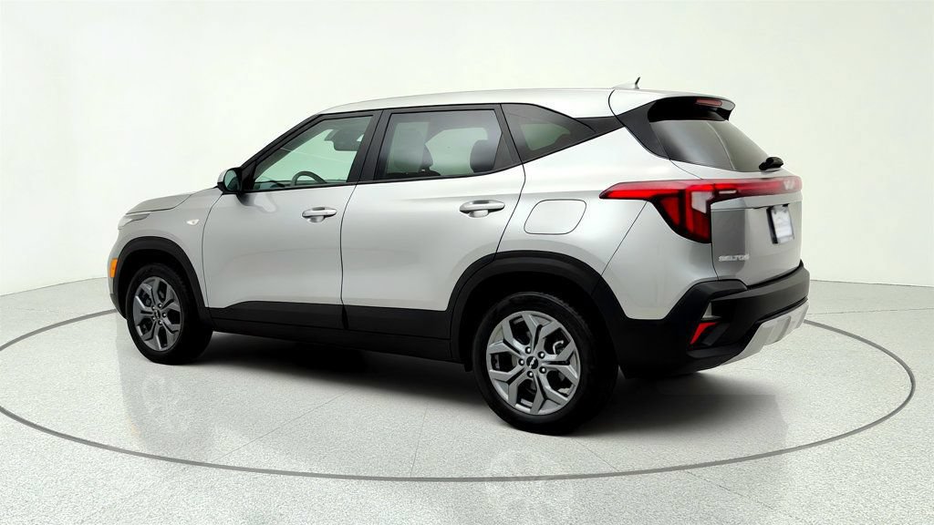 Used 2025 Kia Seltos LX AWD/4WD image 7