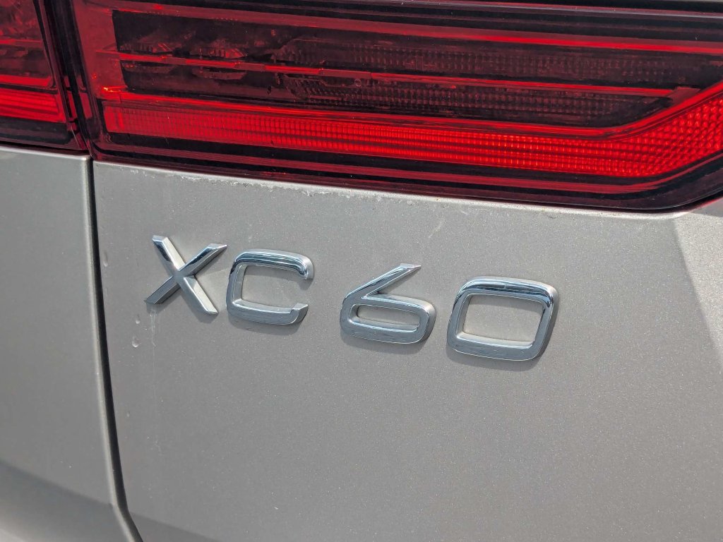 Certified 2024 Volvo XC60 B5 Core AWD/4WD image 16