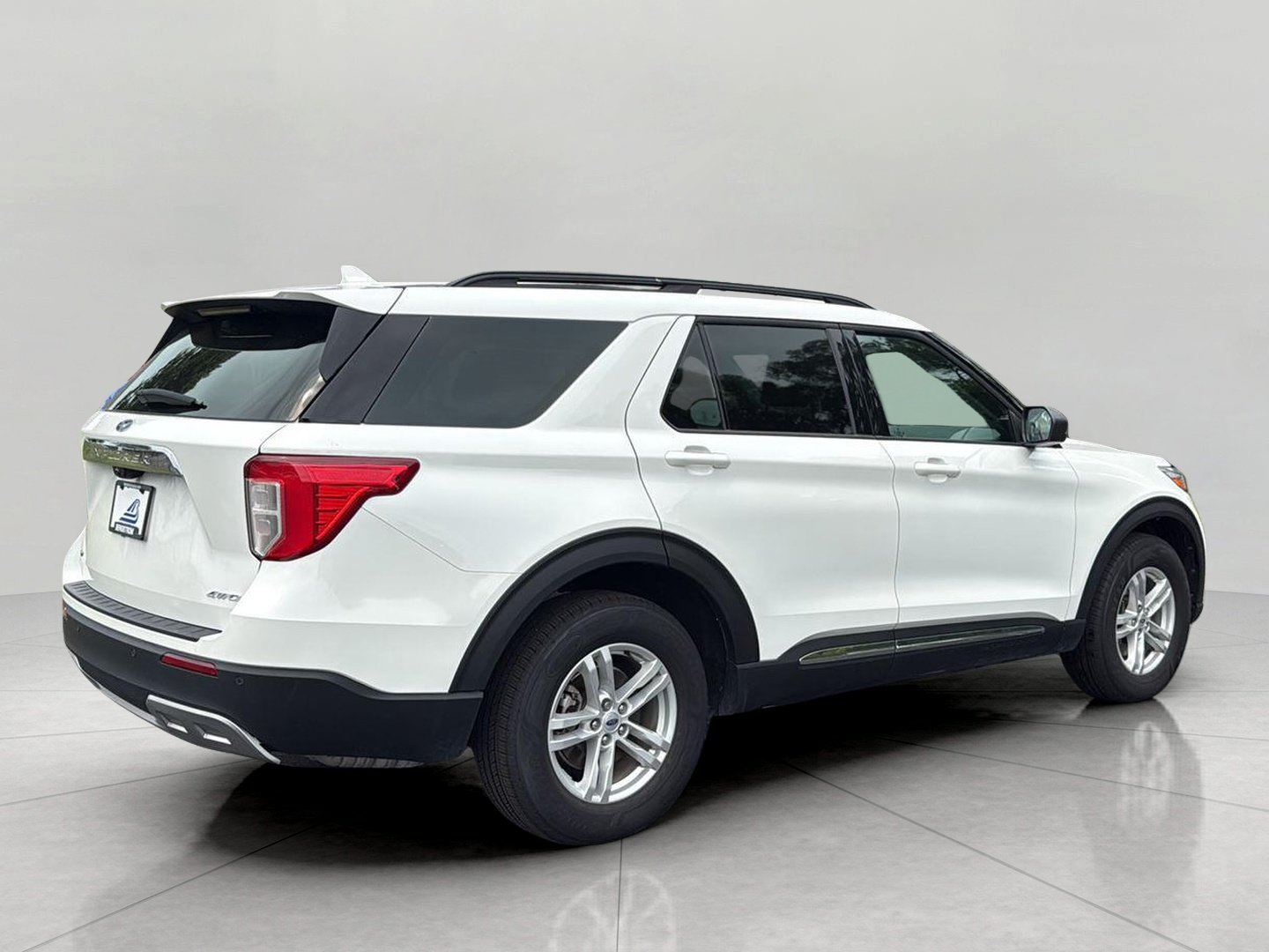 Used 2024 Ford Explorer XLT w/ Equipment Group 202A AWD/4WD image 9
