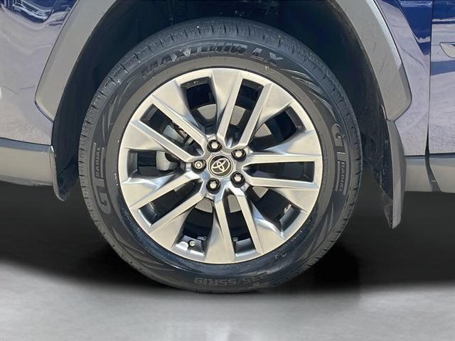 Used 2022 Toyota RAV4 XLE Premium AWD/4WD image 29