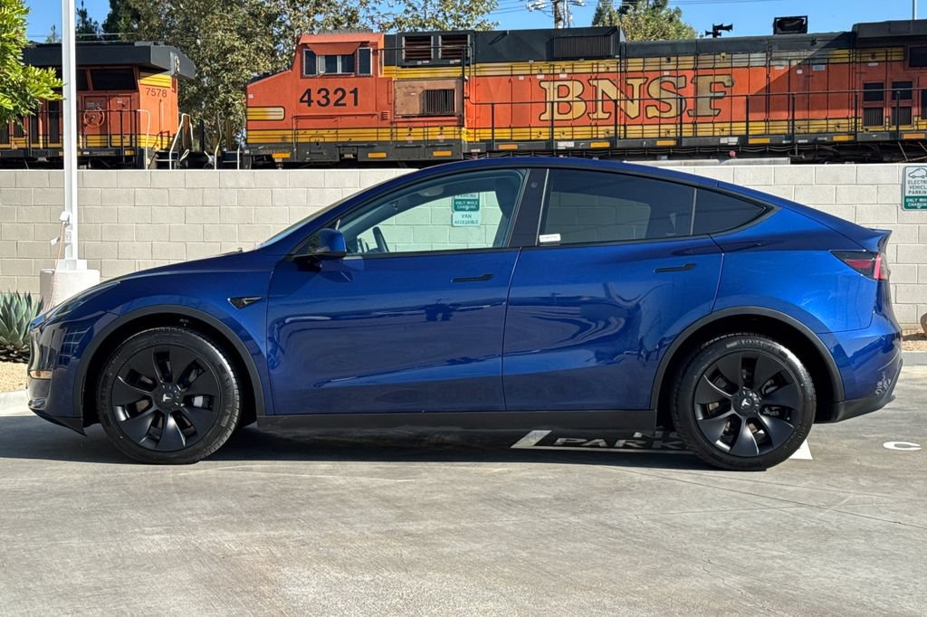 Used 2023 Tesla Model Y Long Range AWD/4WD image 9