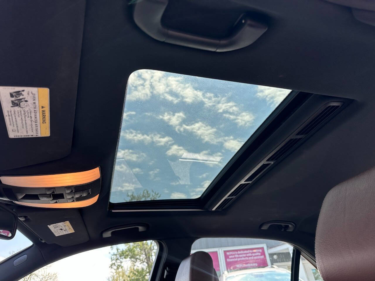 Used 2014 Mercedes-Benz E 550 4MATIC Sedan image 16