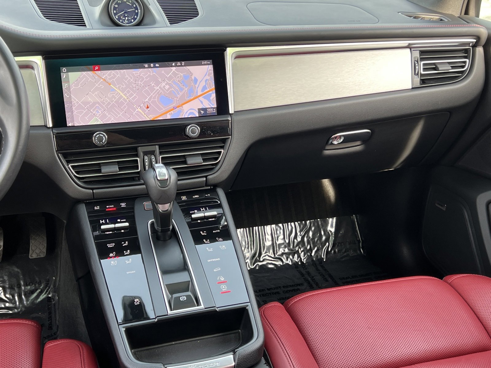 Certified 2024 Porsche Macan image 26