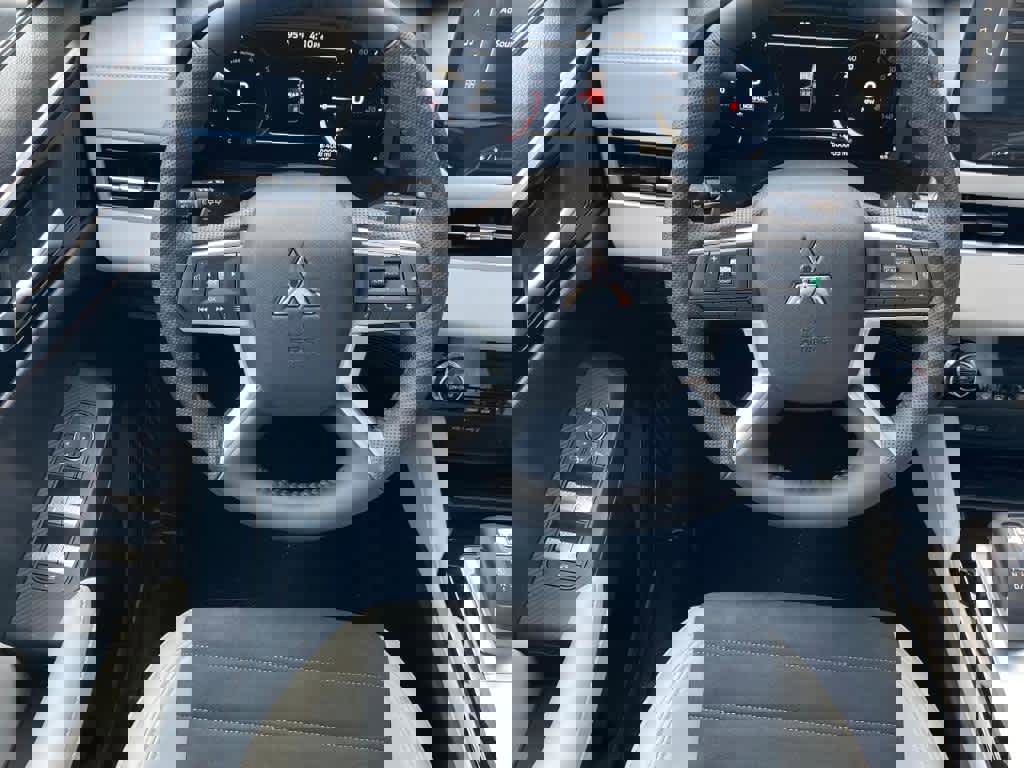 New 2025 Mitsubishi Outlander SE image 4