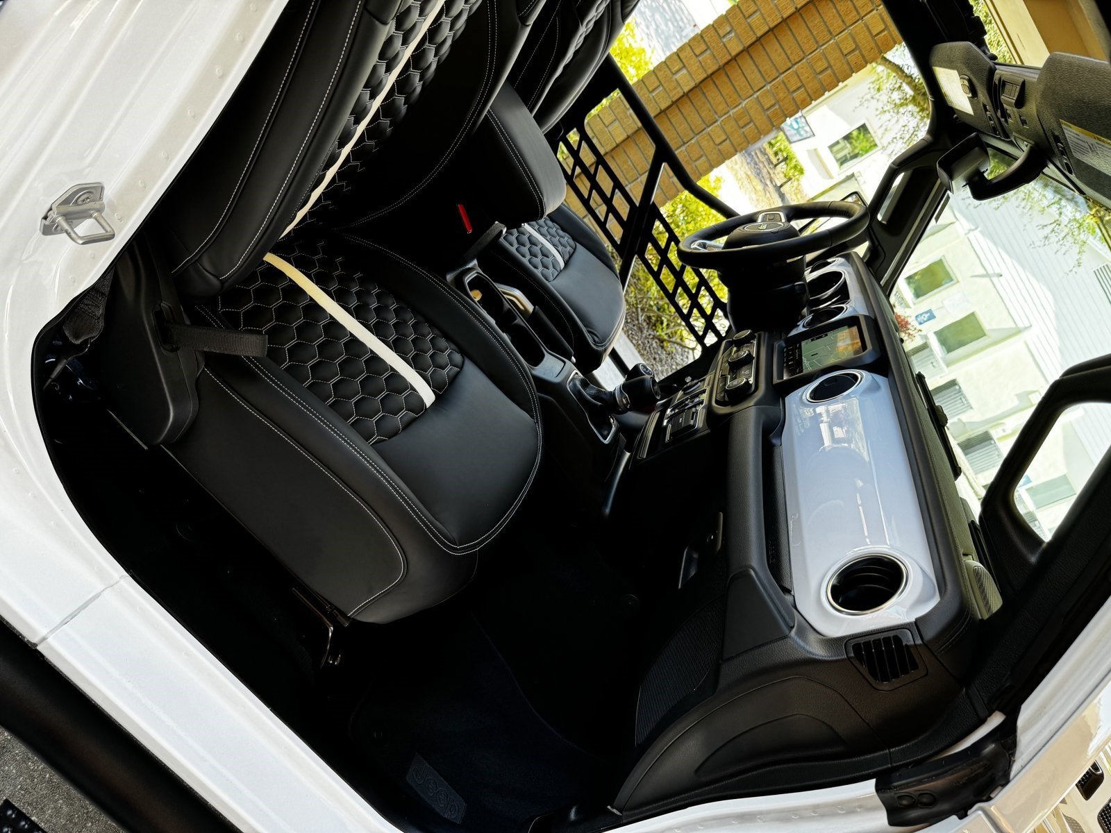 Used 2022 Jeep Wrangler Unlimited Sahara AWD/4WD image 33