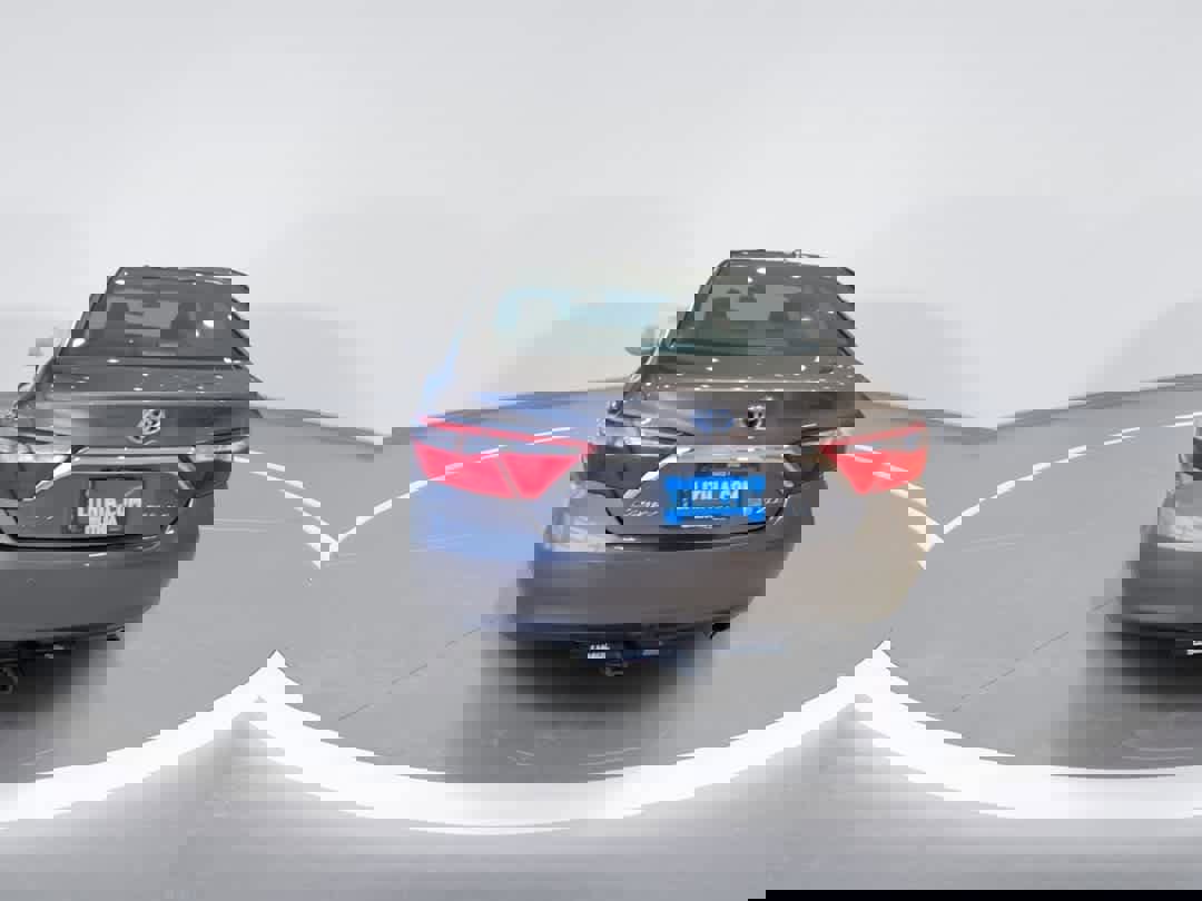 Used 2017 Toyota Camry XLE w/ Moonroof Package image 7