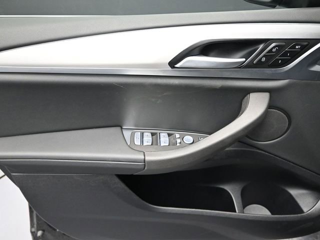 Used 2025 BMW X4 xDrive30i w/ Premium Package image 16