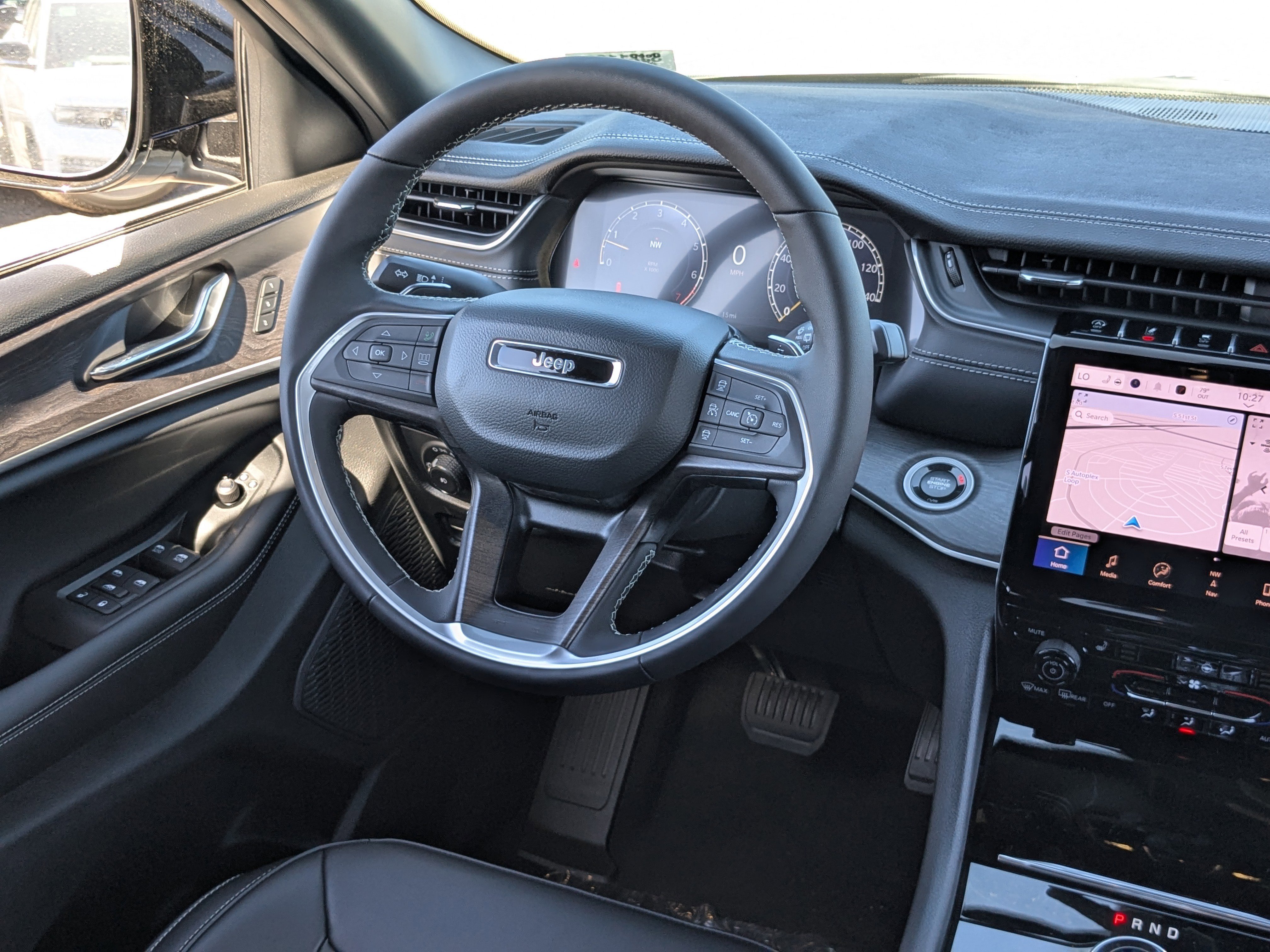 New 2025 Jeep Grand Cherokee Limited w/ Black Appearance Package RWD image 11