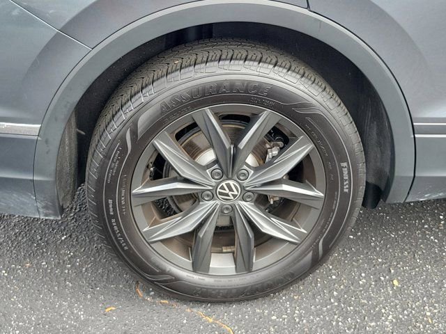 Certified 2024 Volkswagen Tiguan SE FWD image 39