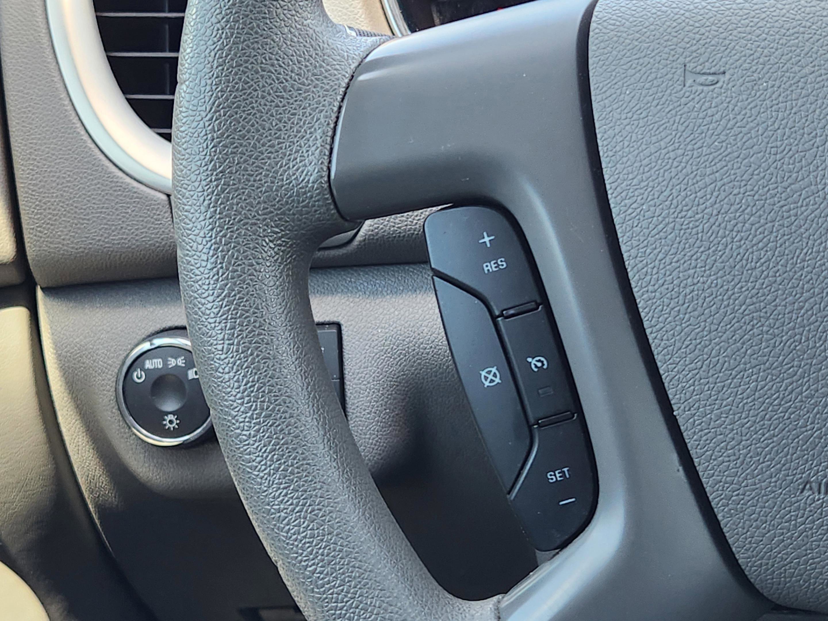 Used 2015 Chevrolet Traverse LS FWD image 23