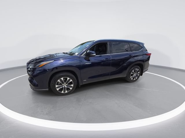 Used 2021 Toyota Highlander XLE AWD/4WD image 4