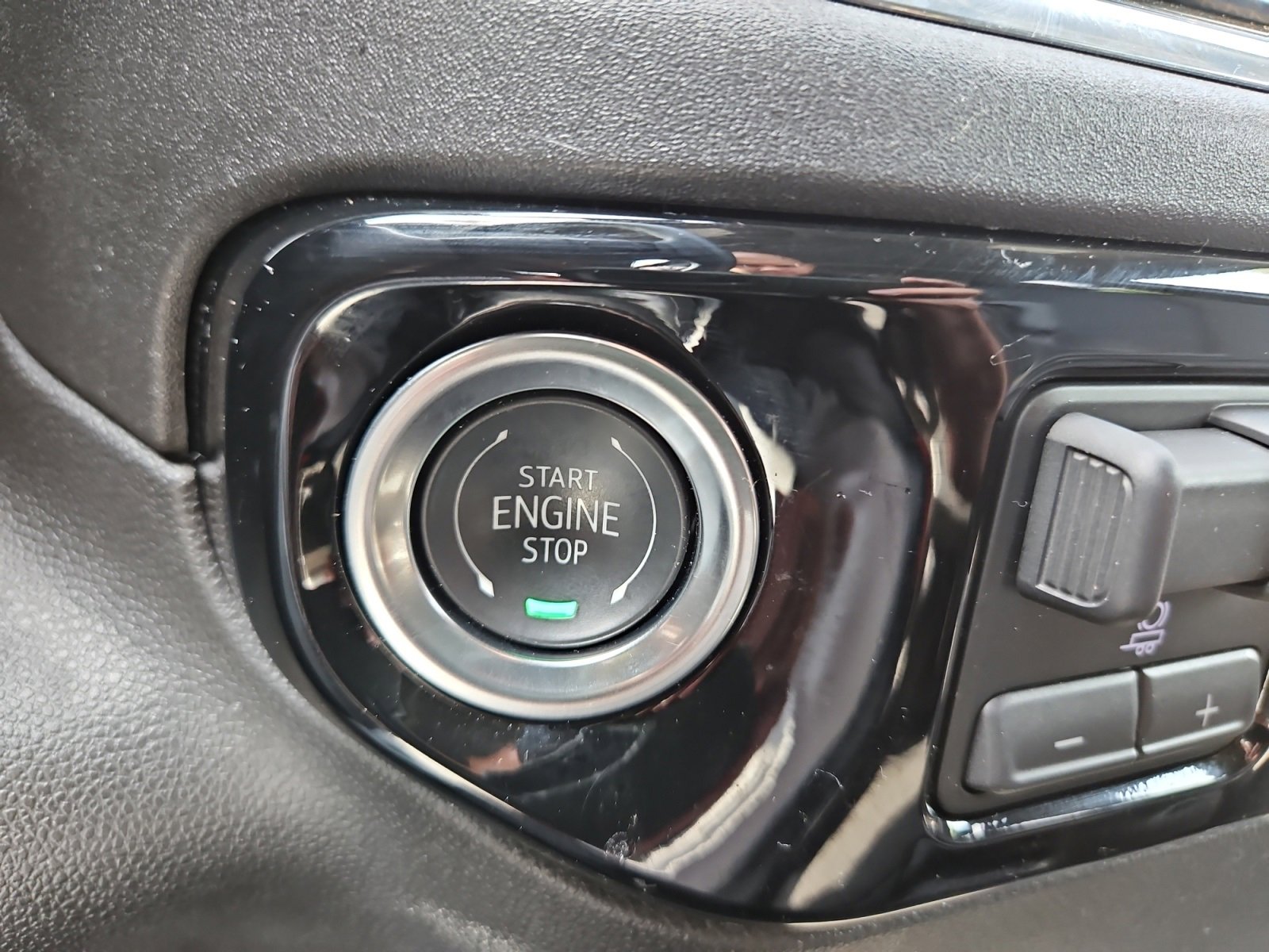 Used 2025 Chevrolet Silverado 1500 LT image 29