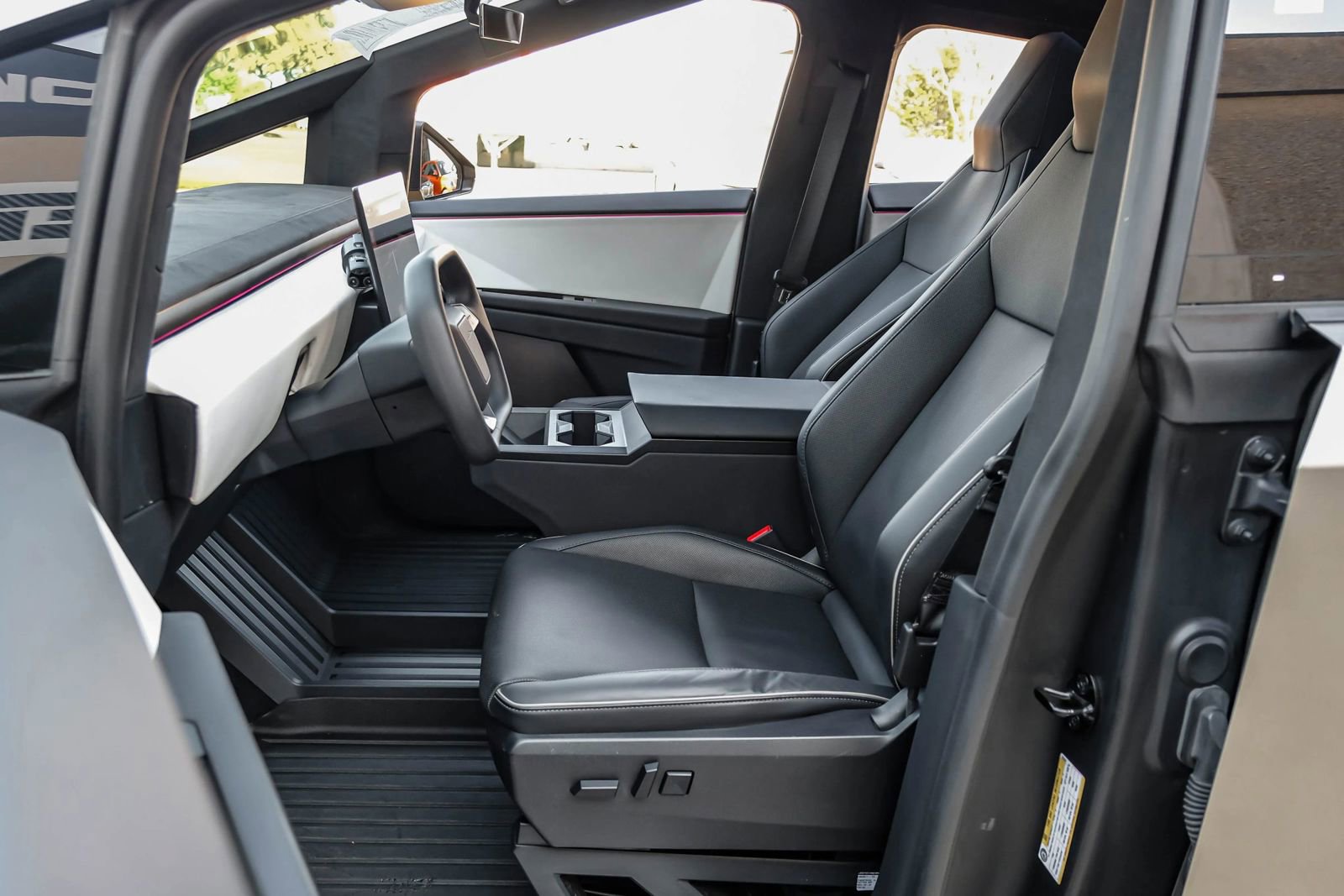 Used 2024 Tesla Cybertruck Cyberbeast AWD/4WD image 3