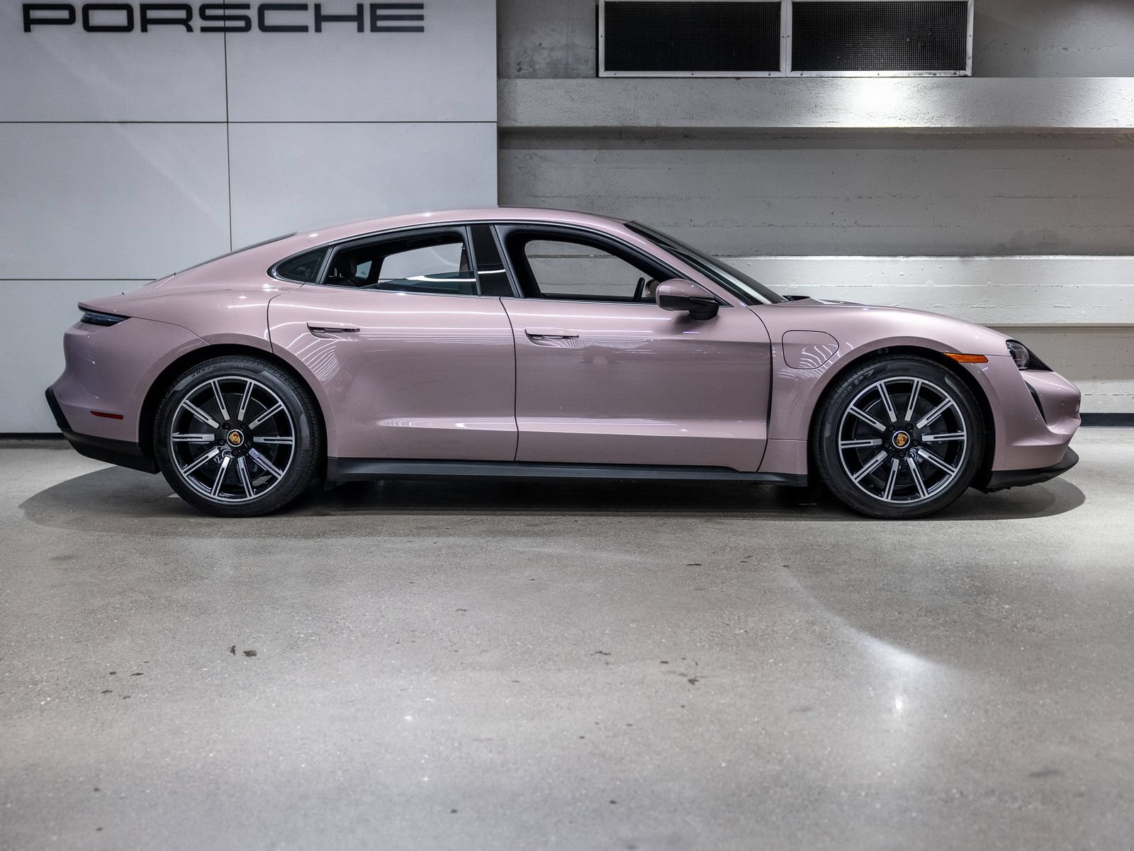 Used 2023 Porsche Taycan RWD image 9