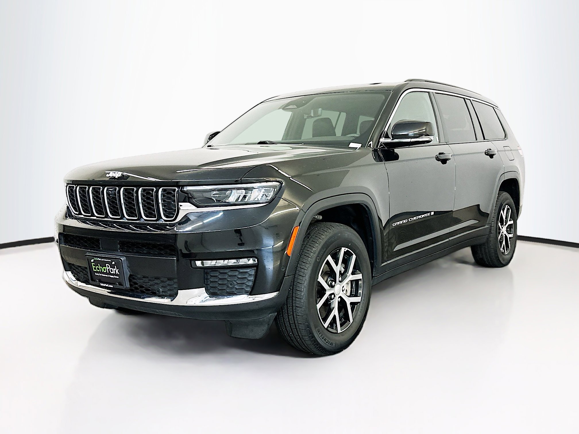 Used 2024 Jeep Grand Cherokee L Limited w/ Luxury Tech Group II image 3