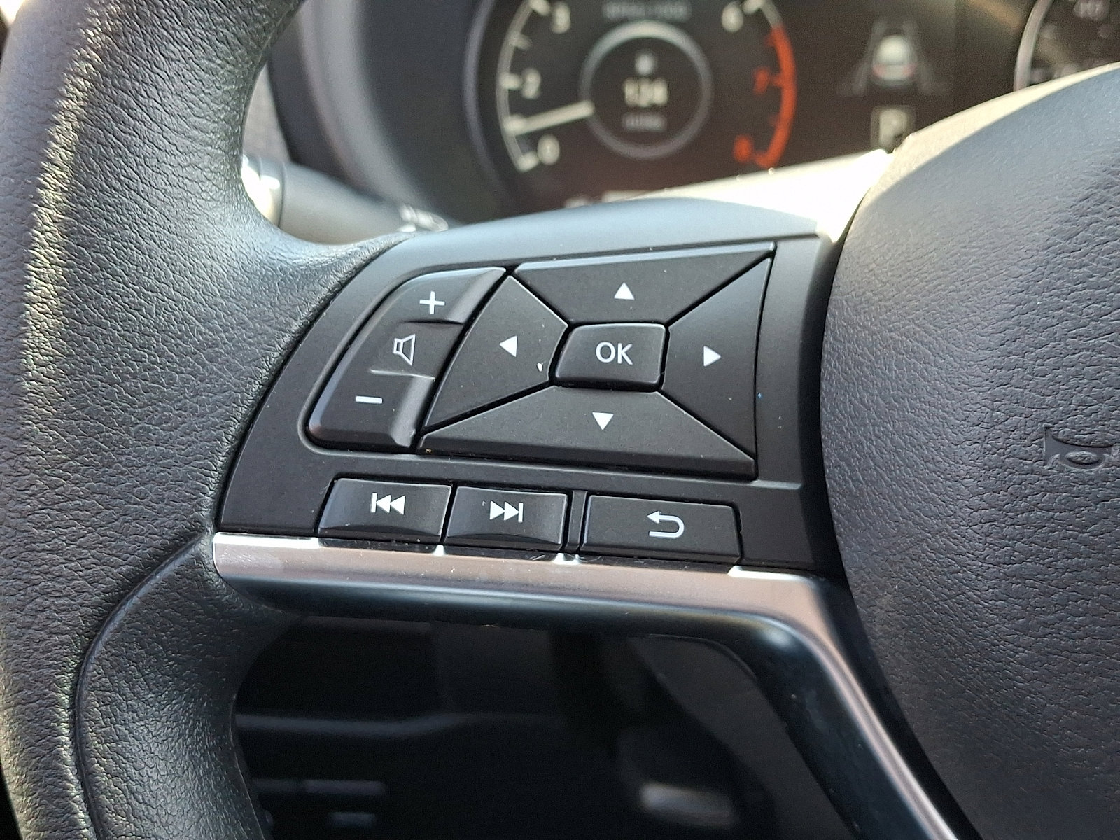 Used 2024 Nissan Kicks SV image 20