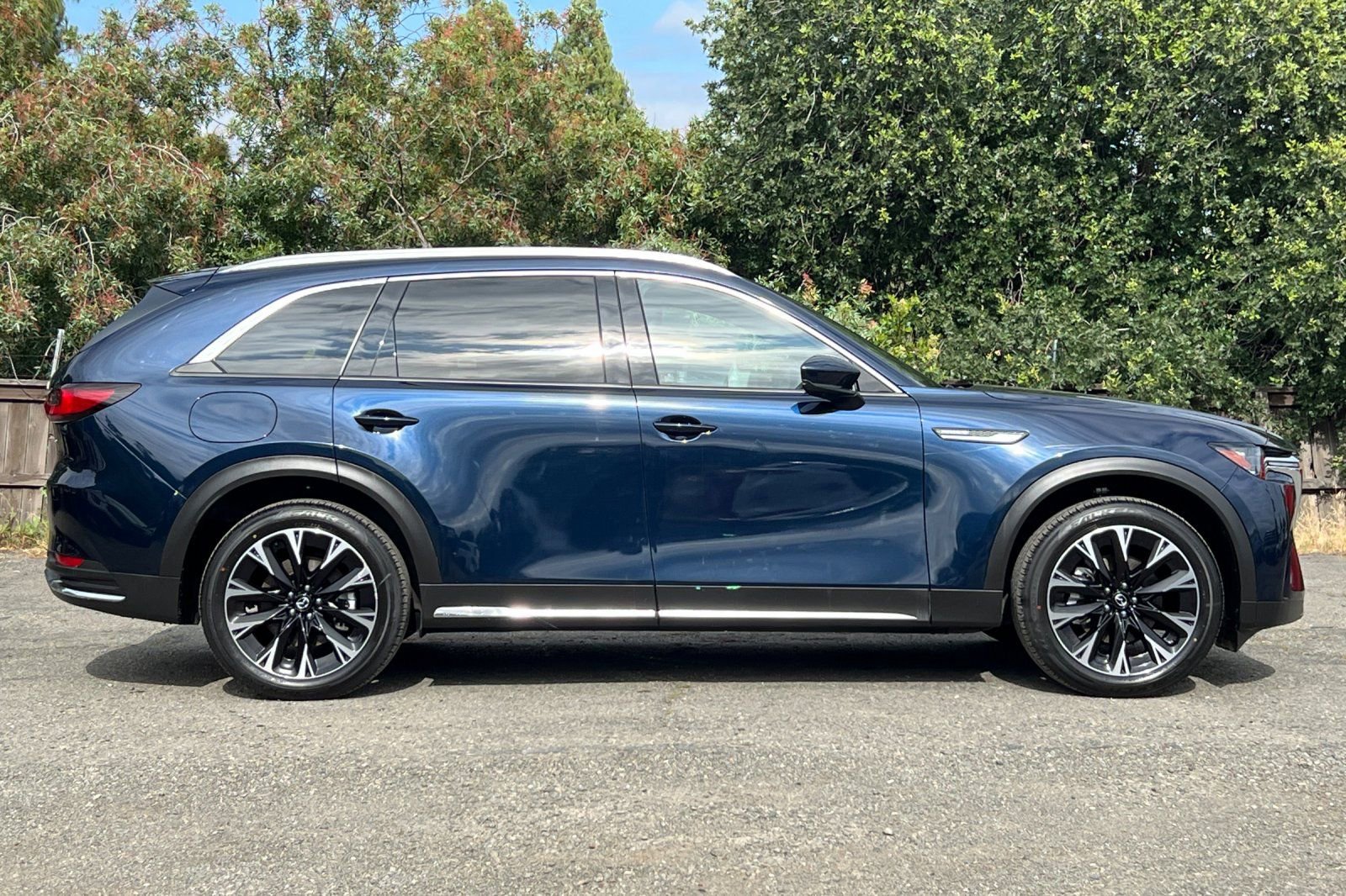 Used 2025 MAZDA CX-90 Plug-In Hybrid w/ Premium Plus AWD/4WD image 3