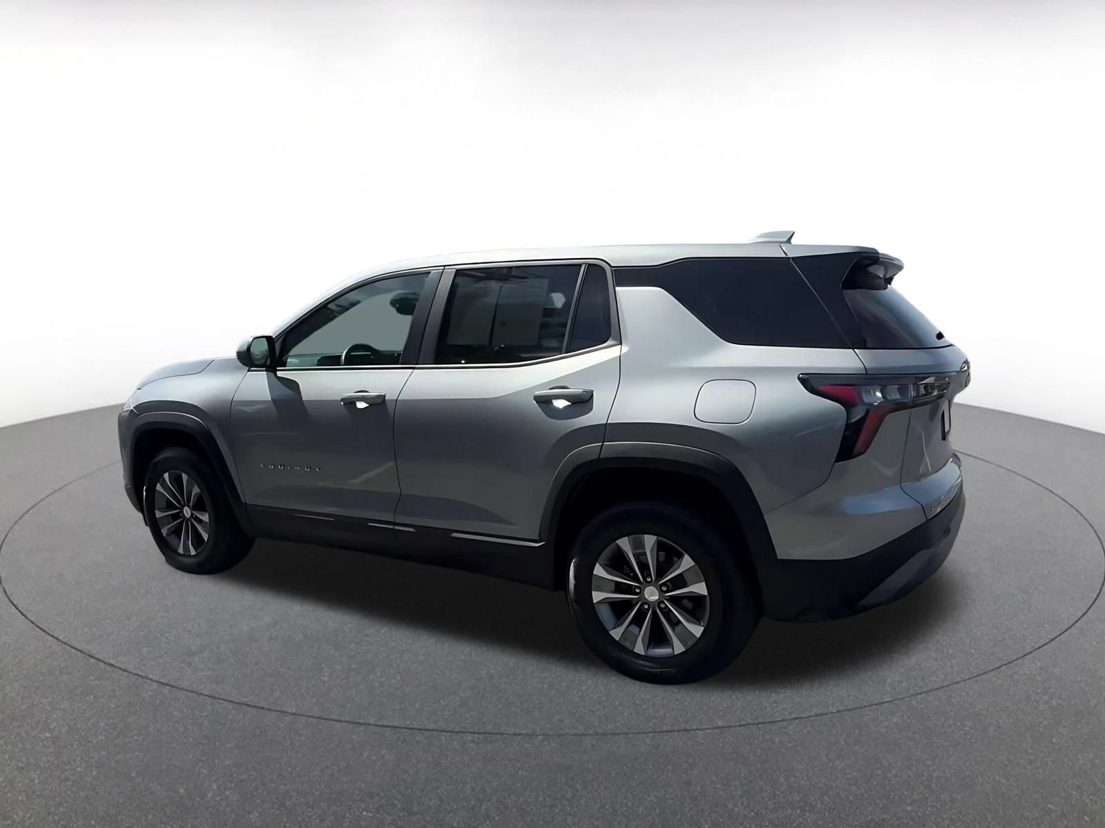 Used 2025 Chevrolet Equinox LT AWD/4WD image 9