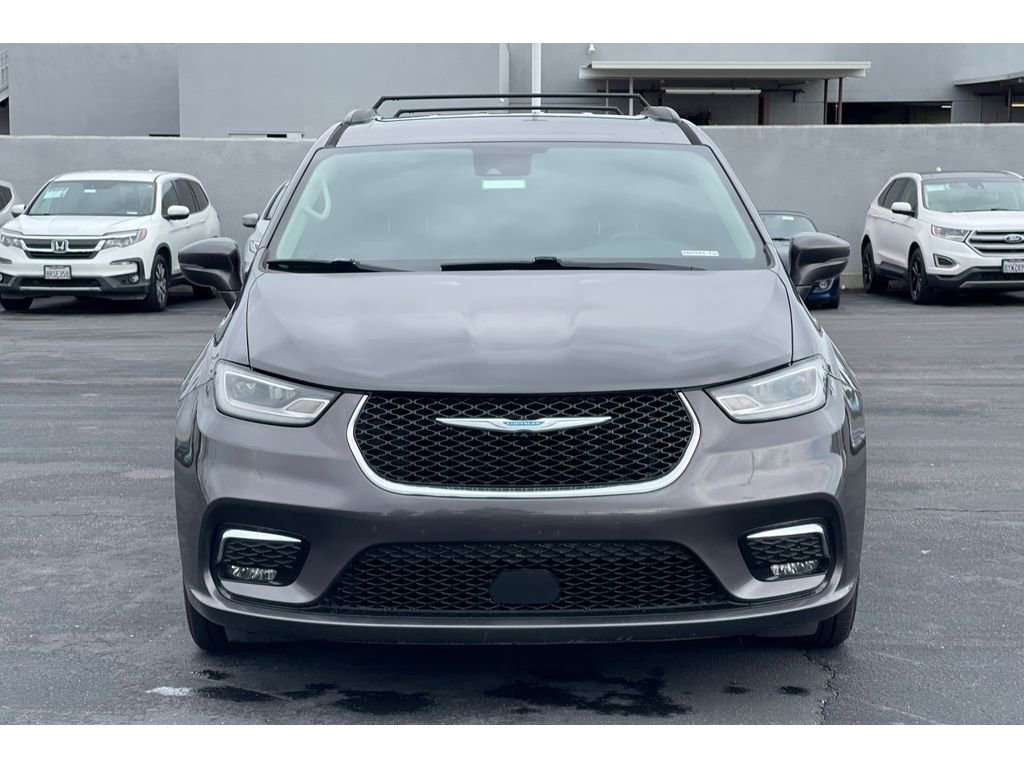 Used 2021 Chrysler Pacifica Touring w/ Uconnect Theater Family Group image 9