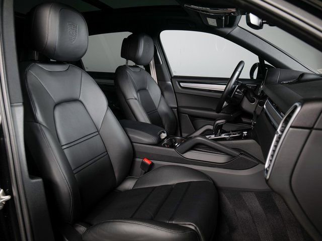 Certified 2023 Porsche Cayenne Platinum Edition image 11
