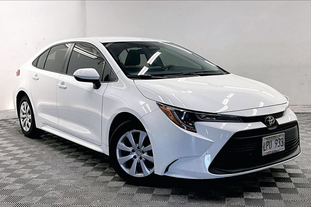 Used 2025 Toyota Corolla LE FWD image 11