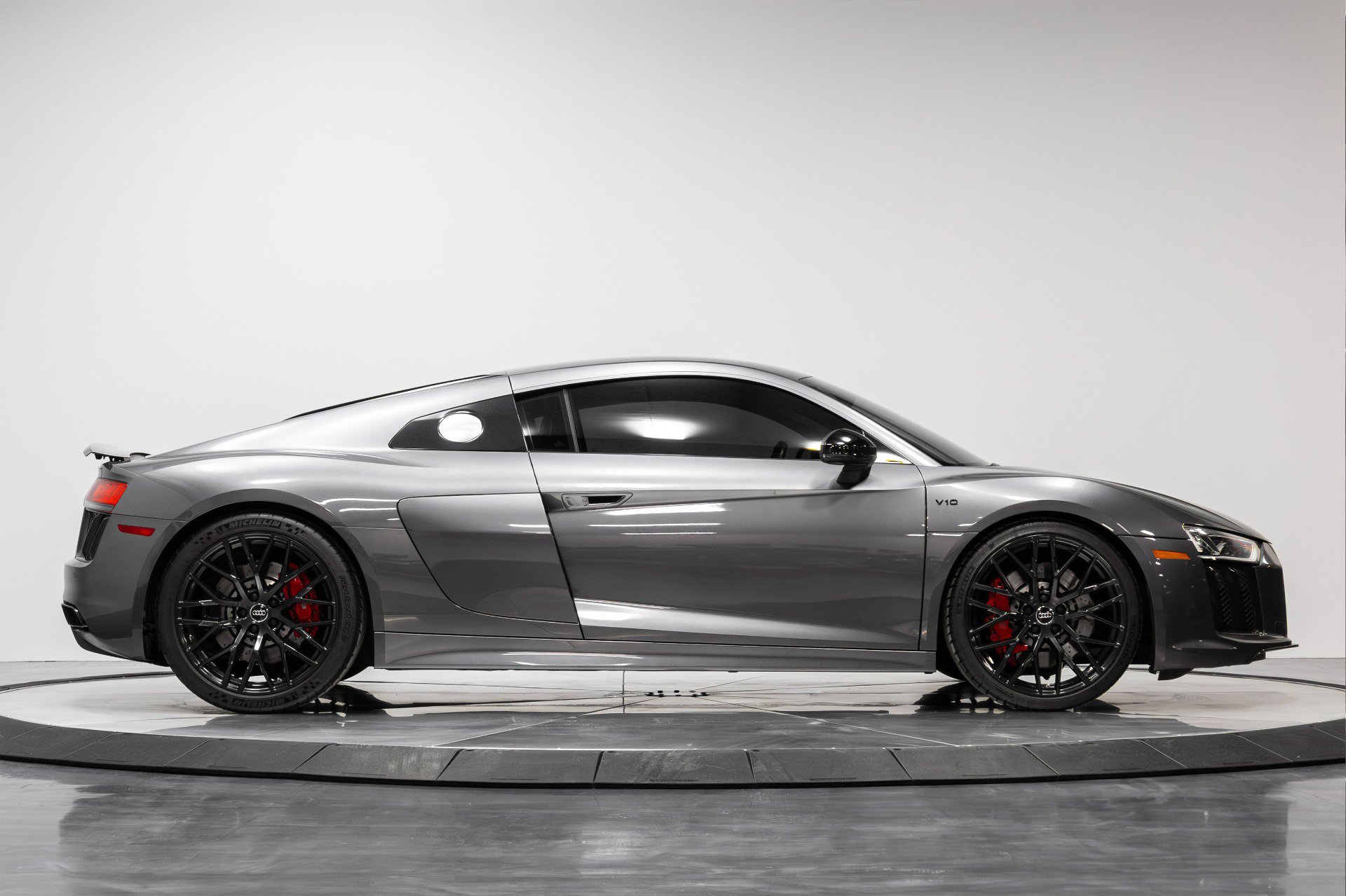 Used 2018 Audi R8 V10 w/ Premium Package image 15