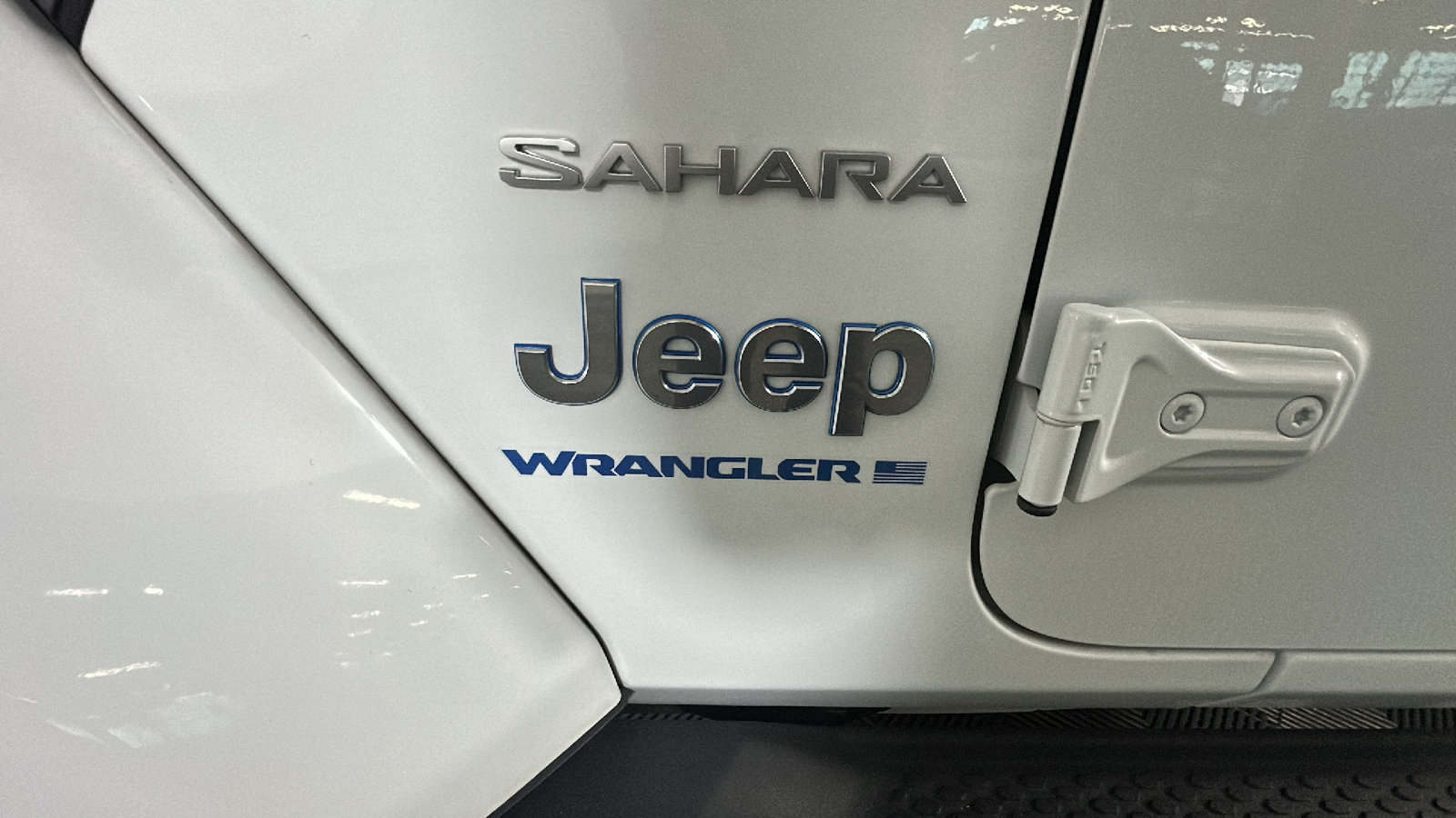 Used 2023 Jeep Wrangler Unlimited Sahara w/ Cold Weather Group AWD/4WD image 11