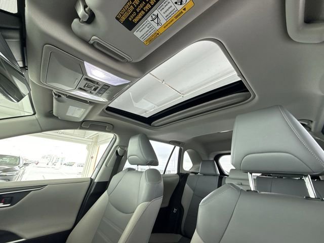 Used 2020 Toyota RAV4 Limited AWD/4WD image 22