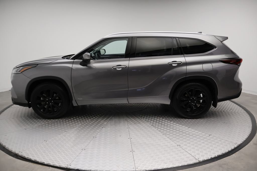Certified 2025 Toyota Highlander Platinum AWD/4WD image 12