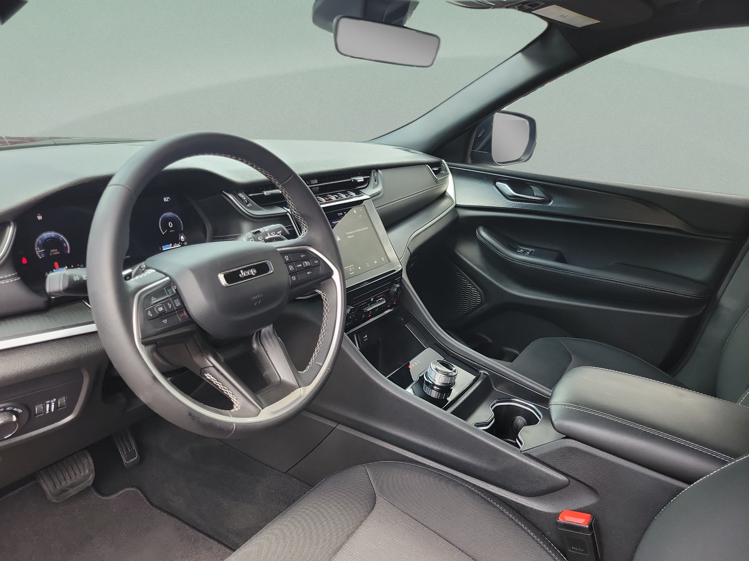 Used 2025 Jeep Grand Cherokee Laredo X RWD image 16