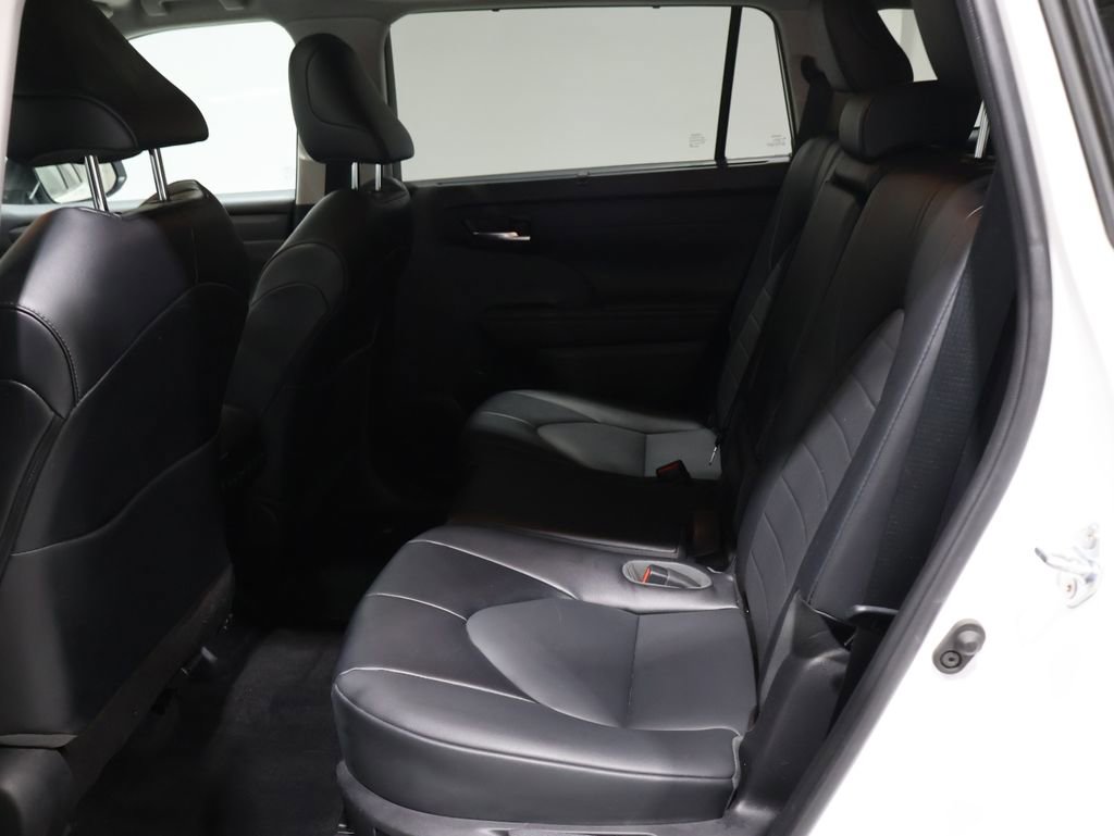 Certified 2022 Toyota Highlander XLE image 17