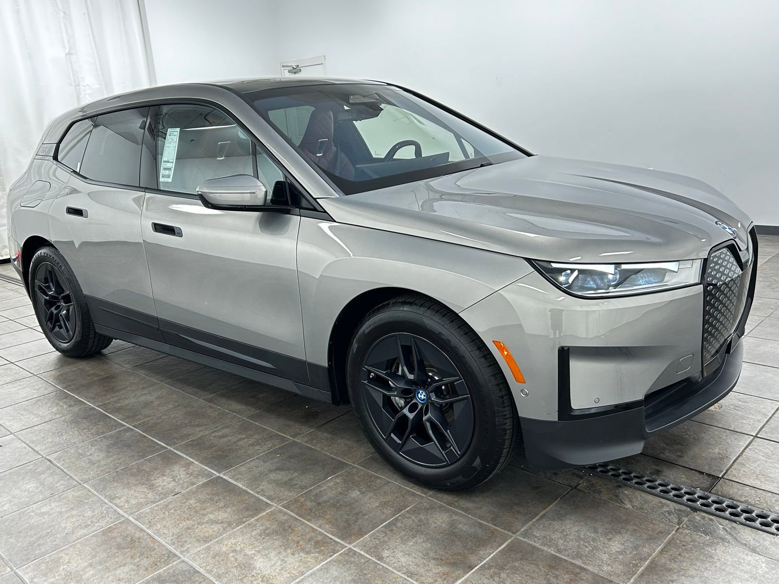 Used 2023 BMW iX xDrive50 w/ Premium Package AWD/4WD image 6