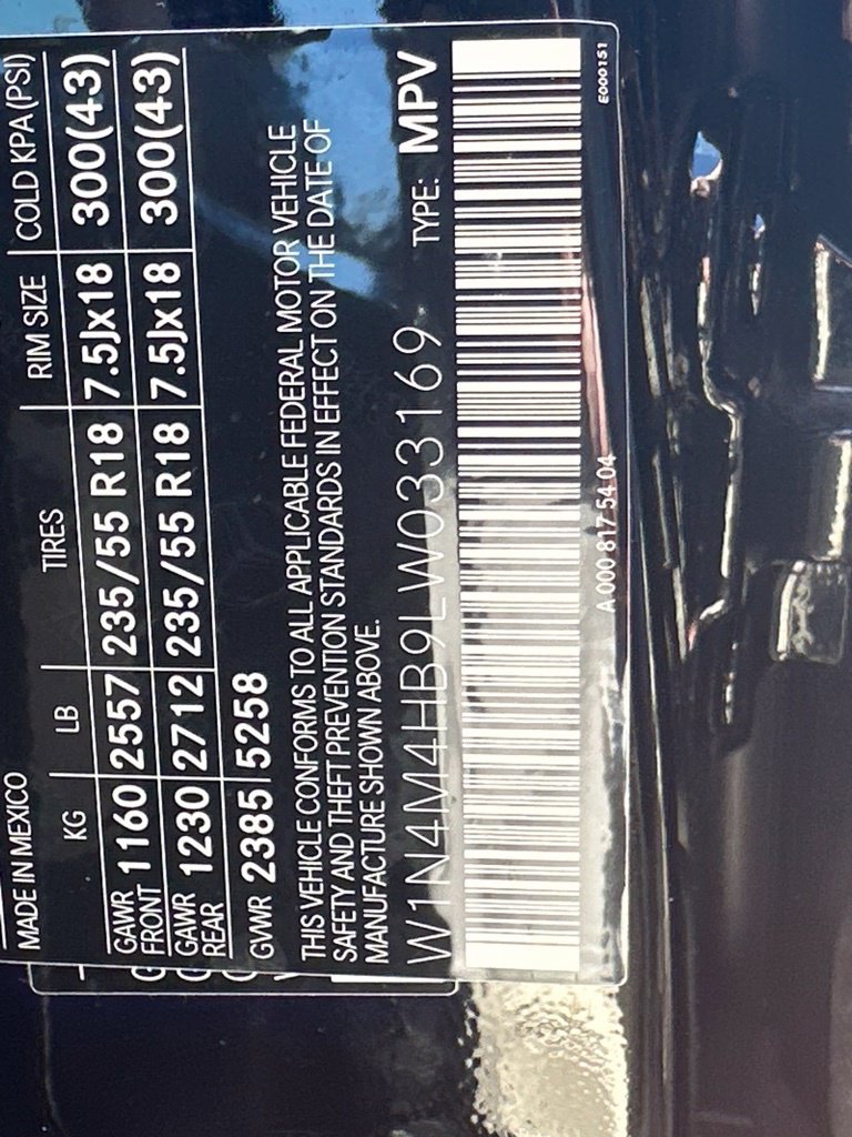 Used 2020 Mercedes-Benz GLB 250 4MATIC w/ Premium Package image 32