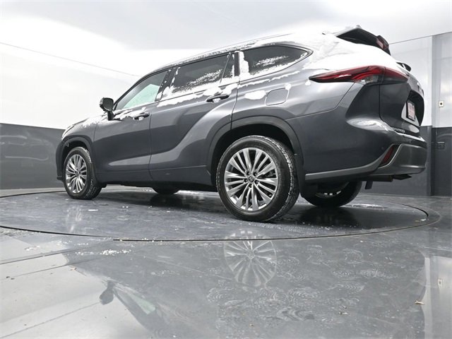 Used 2024 Toyota Highlander Platinum image 31