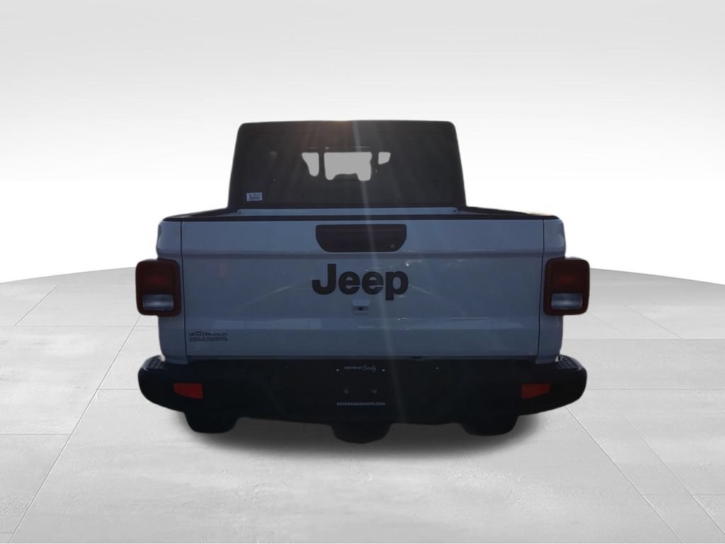 Used 2022 Jeep Gladiator Sport AWD/4WD image 7