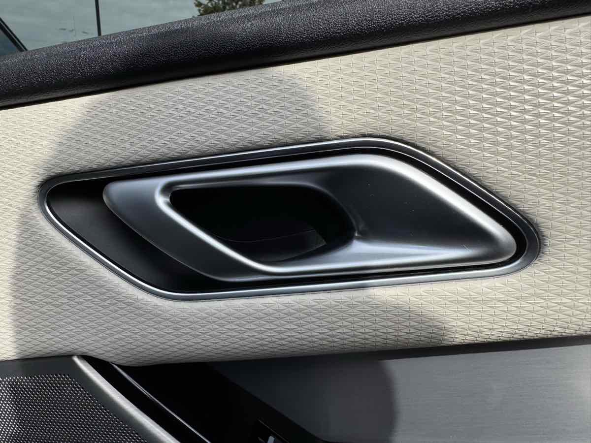 Used 2020 Land Rover Range Rover Velar R-Dynamic S image 40